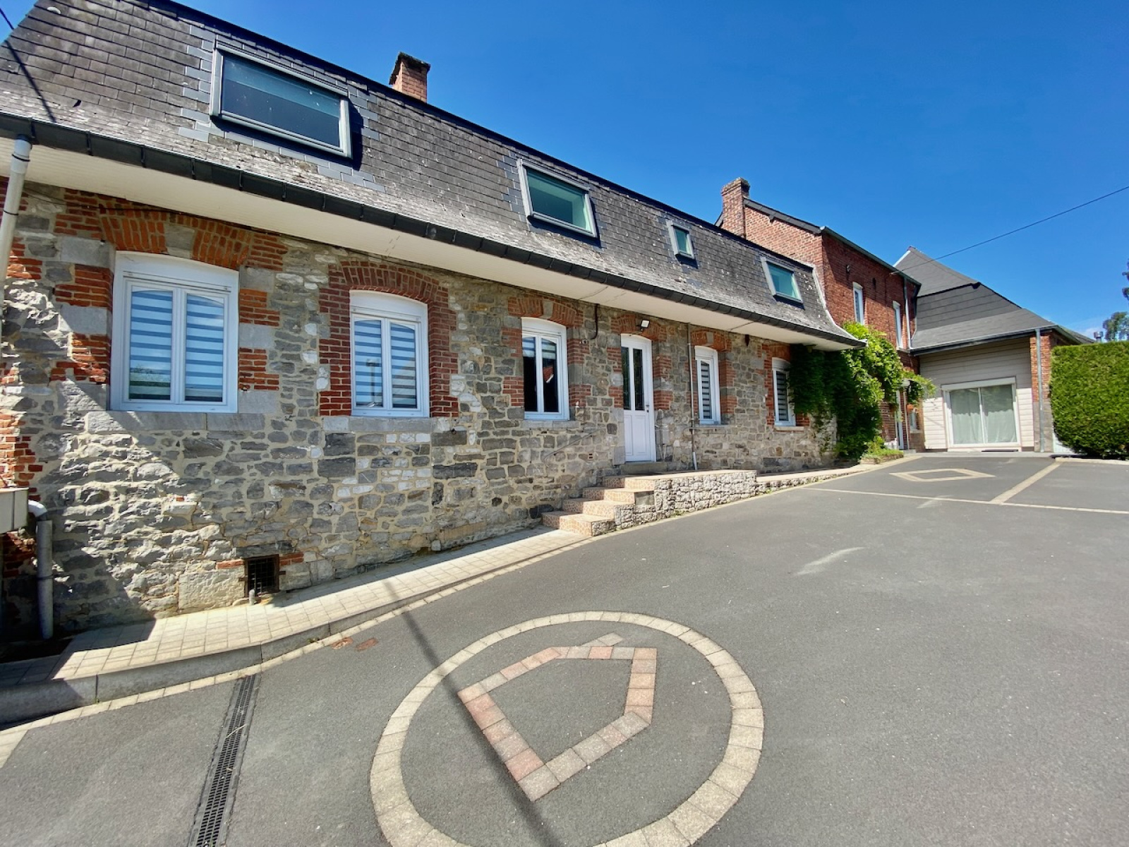 Maison 14 pièces 212 m² · à Felleries · 212 m² · 208 000 €