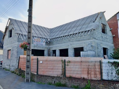 À VENDRE Maison en cours de construction avec garage atten